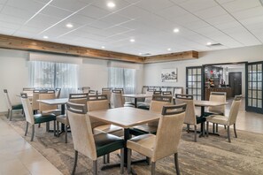 Free daily full breakfast - Best Western Plus Wayland Hotel (Wayland)
