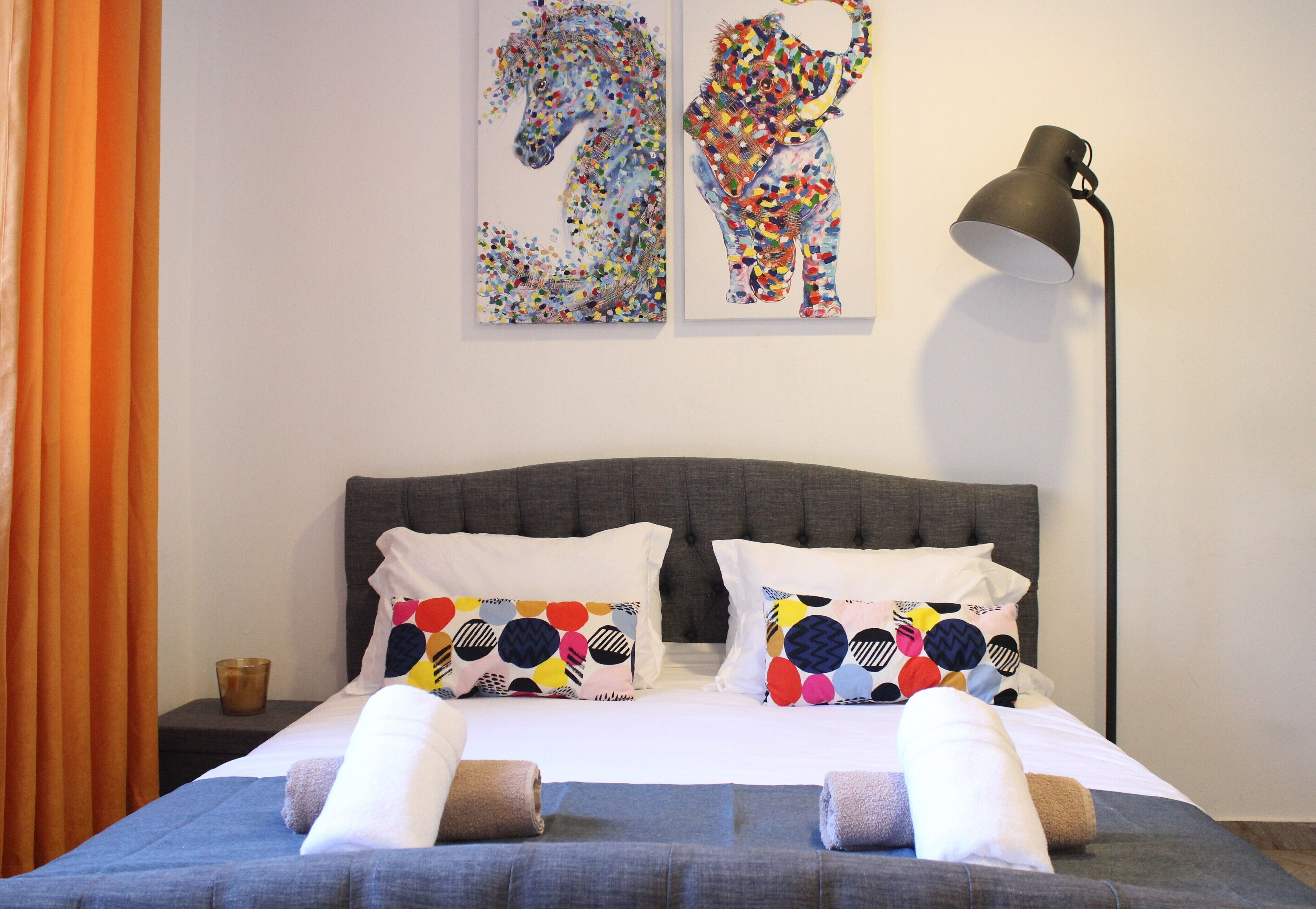 1 habitación, tabla de planchar con plancha, wifi y ropa de cama 