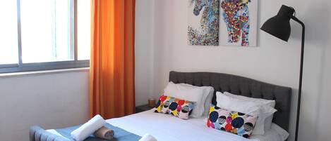 1 habitación, tabla de planchar con plancha, wifi y ropa de cama