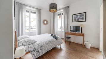 3 bedrooms, desk, iron/ironing board, travel cot