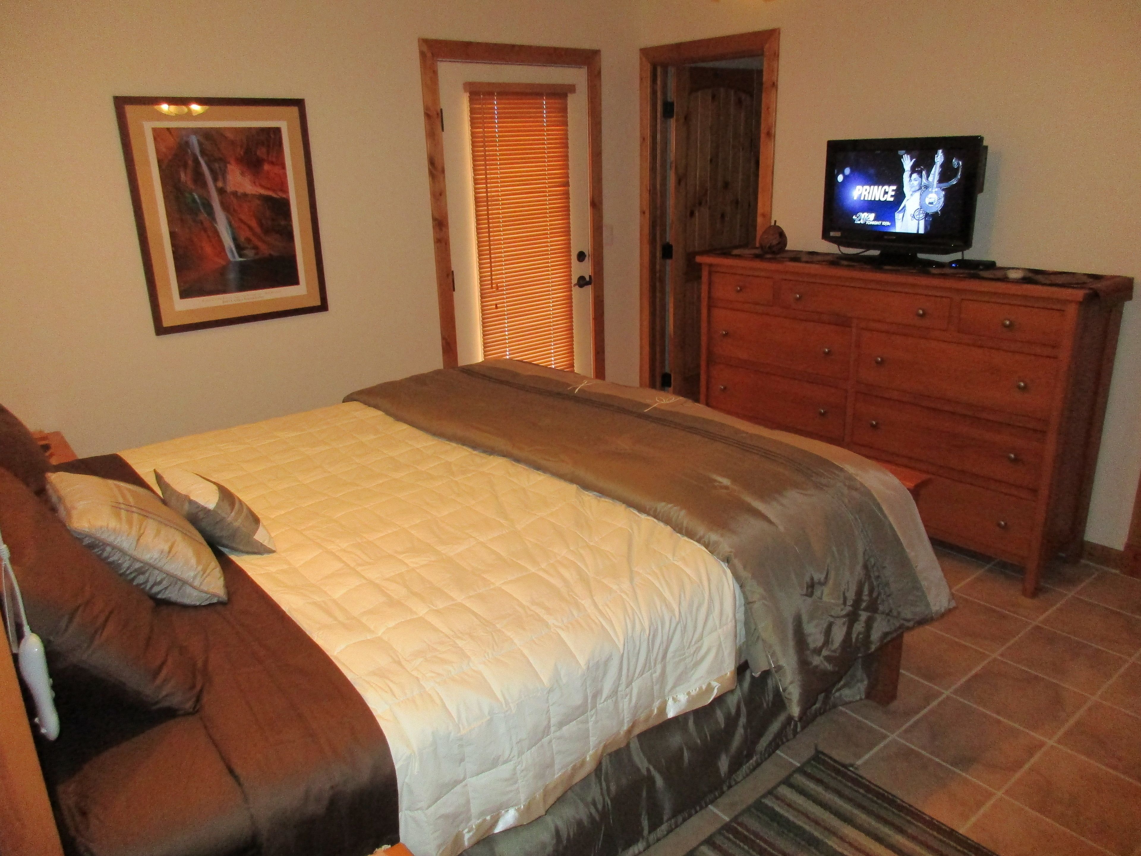 Nhà liên kế | 3 phòng ngủ, nệm Select Comfort, bàn, phòng cách âm 