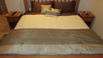 Townhome | 3 bedrooms, Select Comfort beds, desk, soundproofing