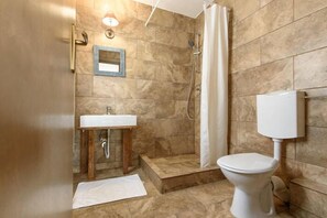 Cabin, Mountain View (Superior Chalet) | Bilik Mandi | Kelengkapan dandanan diri percuma, tuala disediakan, sabun, syampu 