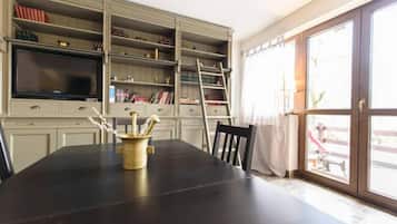 Cabin, Mountain View (Superior Chalet) | In-room dining