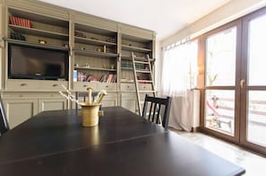Huisje, uitzicht op bergen (Superior Chalet) | Dineren op de kamer