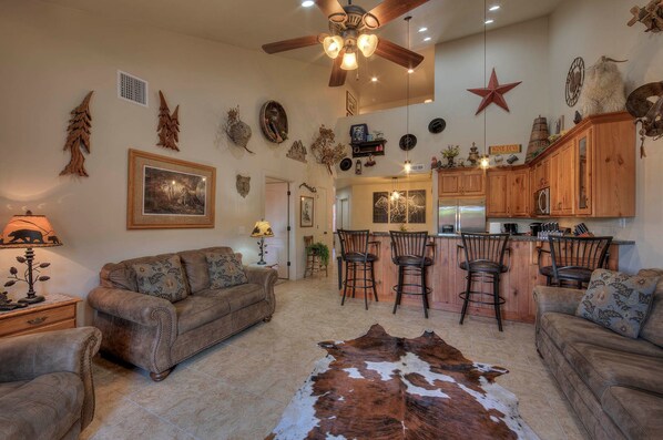 Living area - Desert Winds 6 by MoabCondos4Rent (Moab)