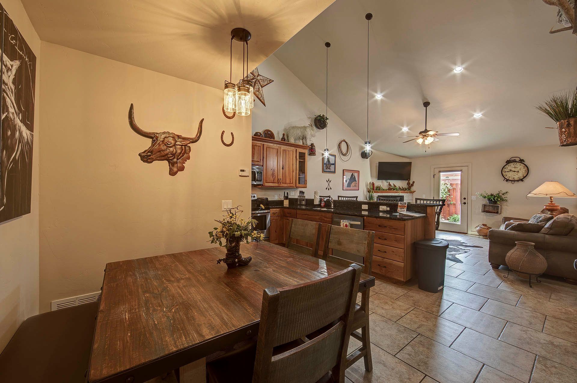 極品聯排別墅 | 起居區 | 42-吋平面電視、數位頻道、電視、Netflix