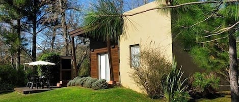 Cabaña superior | Ropa de cama de alta calidad y caja de seguridad en la habitación