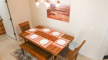 Premier Townhome | In-room dining