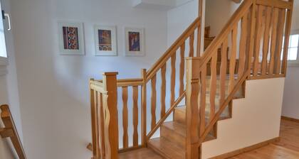 Ahrtal Ferienhaus Landskrone - encantadora casa de entramado de madera en la ruta de senderismo vino tinto