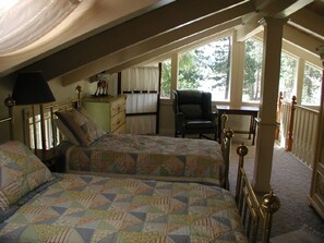 3 bedrooms, desk, iron/ironing board, free WiFi