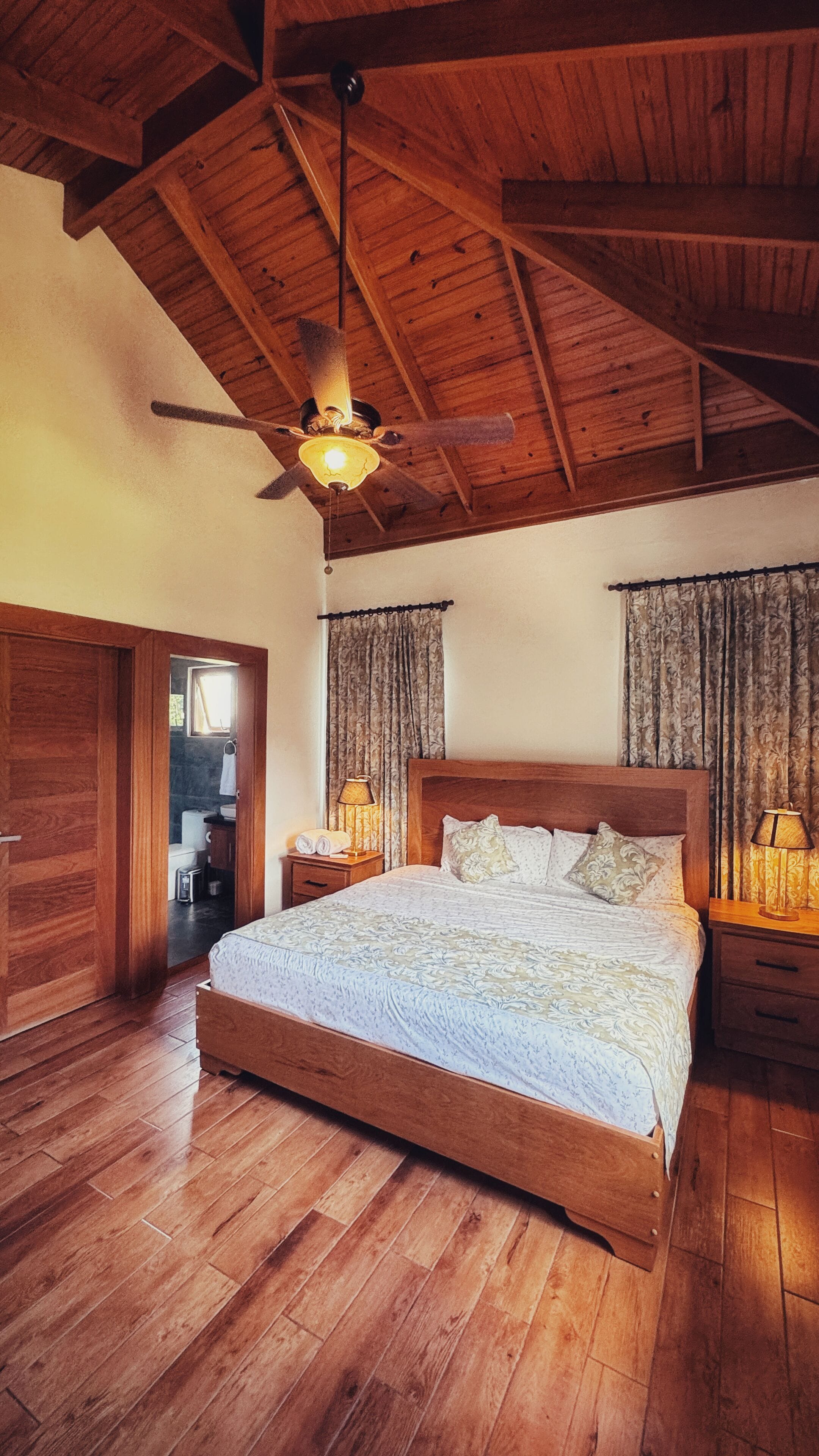 The Homestead Villa | Individually decorated, individually furnished, desk, laptop workspace