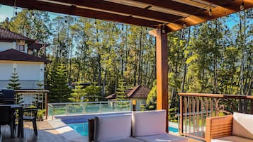 Harmony Chalet | Pool | Outdoor pool, open 8:00 AM to 7:00 PM, pool loungers