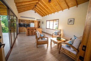 Decoración personalizada, muebles diferentes y escritorio