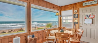 Pet friendly oceanfront home w/ direct beach access in Lincoln City's Roads End!