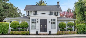 Pacific Way Villa in Gearhart has beautiful interiors and a convenient location!