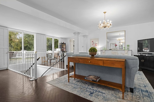 Pacific Way Villa in Gearhart has beautiful interiors and a convenient location!