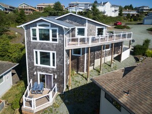 Exterior - Perched high above Rockaway Beach this home has amazing views of the coast! (Rockaway Beach)