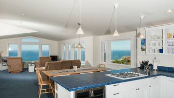 Jääkaappi, mikroaaltouuni, uuni, liesi