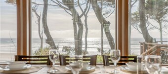 Bella vista sull'oceano casa in Depoe Bay w / vasca idromassaggio e accesso diretto alla spiaggia!