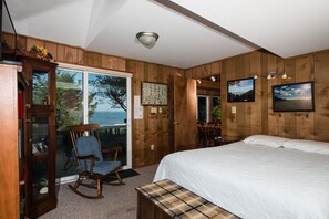 5 bedrooms, free WiFi, bed sheets, wheelchair access - Nautical themed oceanfront home, spectacular views, and wheelchair accessible (Newport)