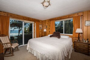 5 bedrooms, free WiFi, bed sheets, wheelchair access - Nautical themed oceanfront home, spectacular views, and wheelchair accessible (Newport)