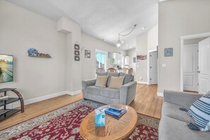 TV, video games, DVD player, table football - Pet friendly 3 bedroom home with deck and bbq just a few blocks from the waves! (Lincoln City)