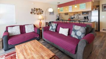 Smart TV, fireplace, DVD player