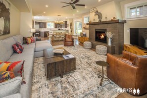 TV, fireplace - Stunning and Spacious Mid-Century Town Center Home! Private Patio with Hot Tub! (Big Sky)