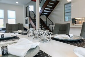 Dining - EaDo Signature (Houston)