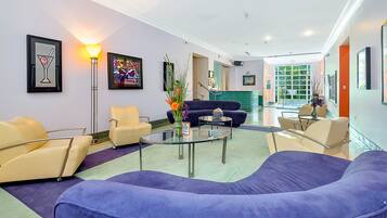 Sala de estar en el lobby