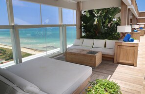 Rooftop terrace - 1 Homes Vacation Rentals by LMC (Miami Beach)