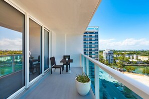 Classic-Apartment, 1 Schlafzimmer, Balkon, eingeschränkter Meerblick (10L13) | Balkon