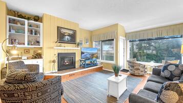 Smart-TV, Kamin, DVD-Player, Stereoanlage