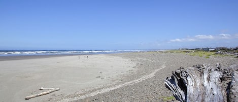 Una spiaggia nelle vicinanze