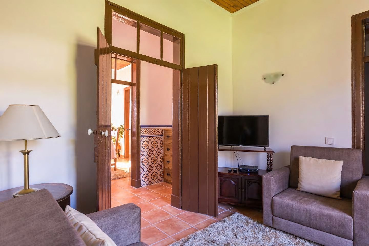 Apartment, 2 Bedrooms | Living room | Flat-screen TV