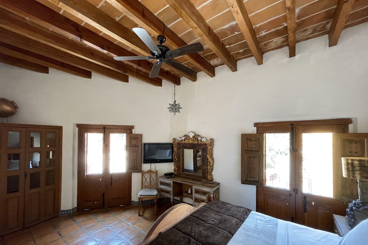 Panoramic Room | 1 bedroom, in-room safe, iron/ironing board, free WiFi