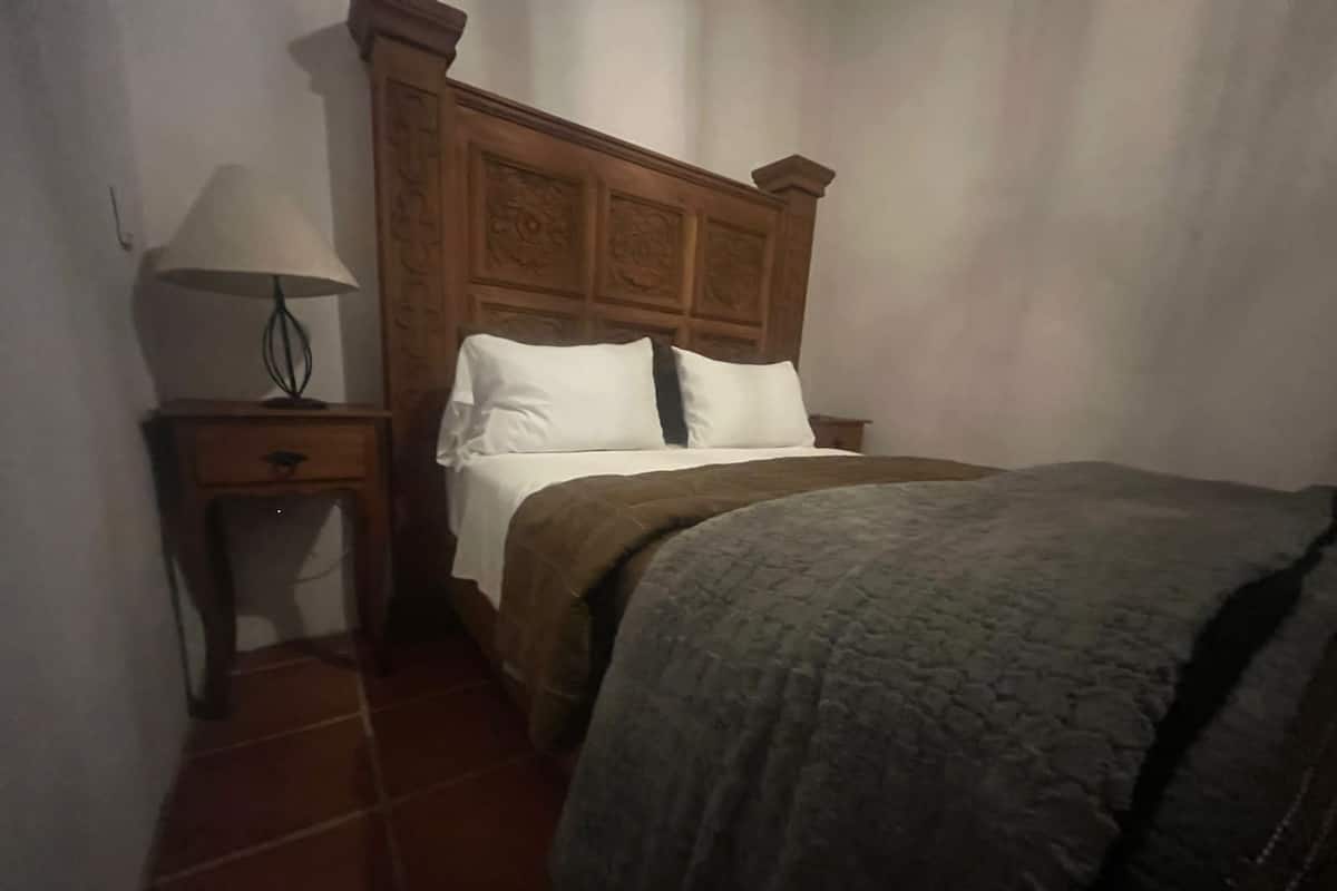 Executive Room | 1 bedroom, in-room safe, iron/ironing board, free WiFi
