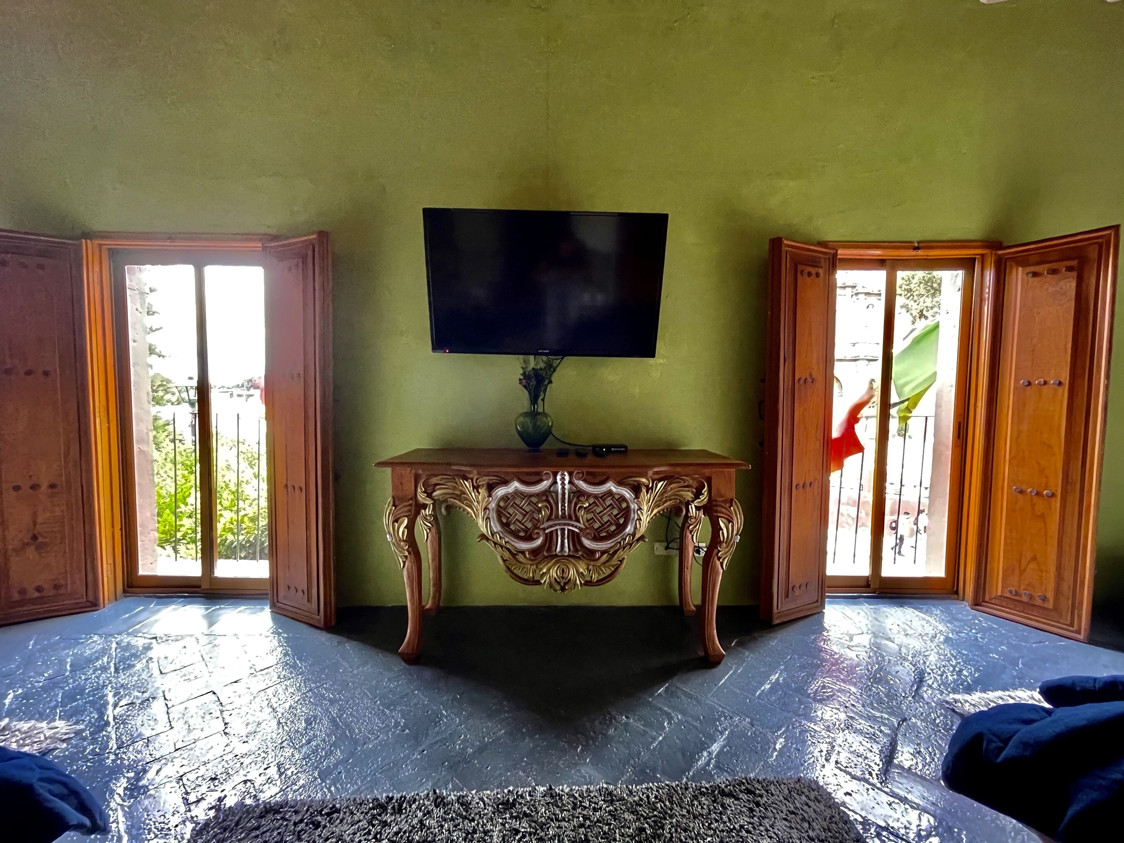 family room | in-room safe, iron/ironing board, free wifi, bed sheets