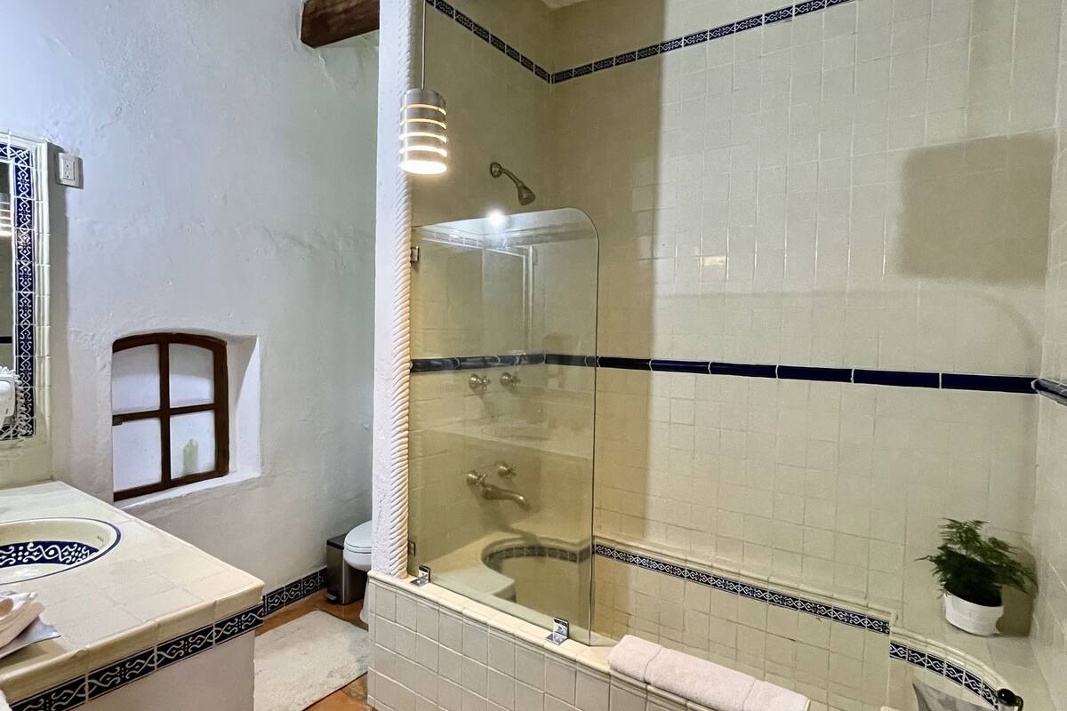 family room | in-room safe, iron/ironing board, free wifi, bed sheets