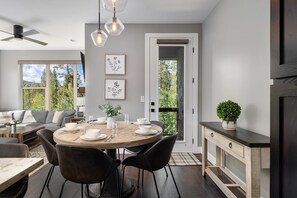 Dining - Luxury Mountain Villa 135 I Private Hot Tub I Great Views I Best Price I Discounted Attractions (Fraser)