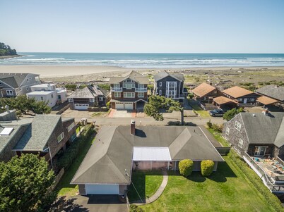 Great Family Beach Home, Easy Beach Access, 2 Blocks to Promenade, Close to Town