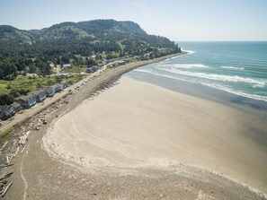 Beach nearby - Great Family Beach Home, Easy Beach Access, 2 Blocks to Promenade, Close to Town (Seaside)