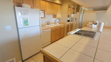 Coffee/tea maker, fridge, microwave, oven