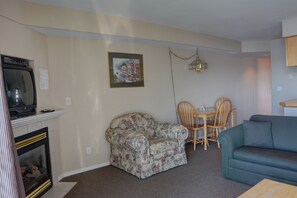 Smart TV, fireplace