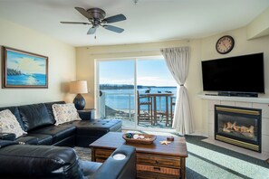 Smart TV, fireplace, DVD player, offices