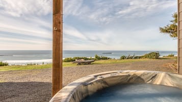 Tina de hidromasaje al aire libre