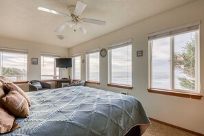 2 quartos, escrivaninha, ferros/tábuas de passar roupa