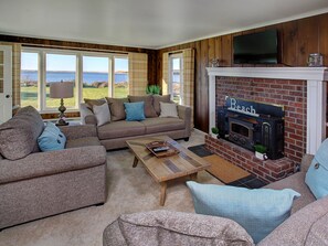 TV - Enjoy Riverfront Views from the Porch, short drive to Beach and Promenade (Seaside)