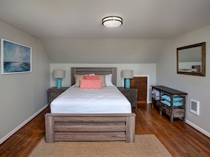 3 bedrooms, free WiFi, bed sheets - Enjoy Riverfront Views from the Porch, short drive to Beach and Promenade (Seaside)